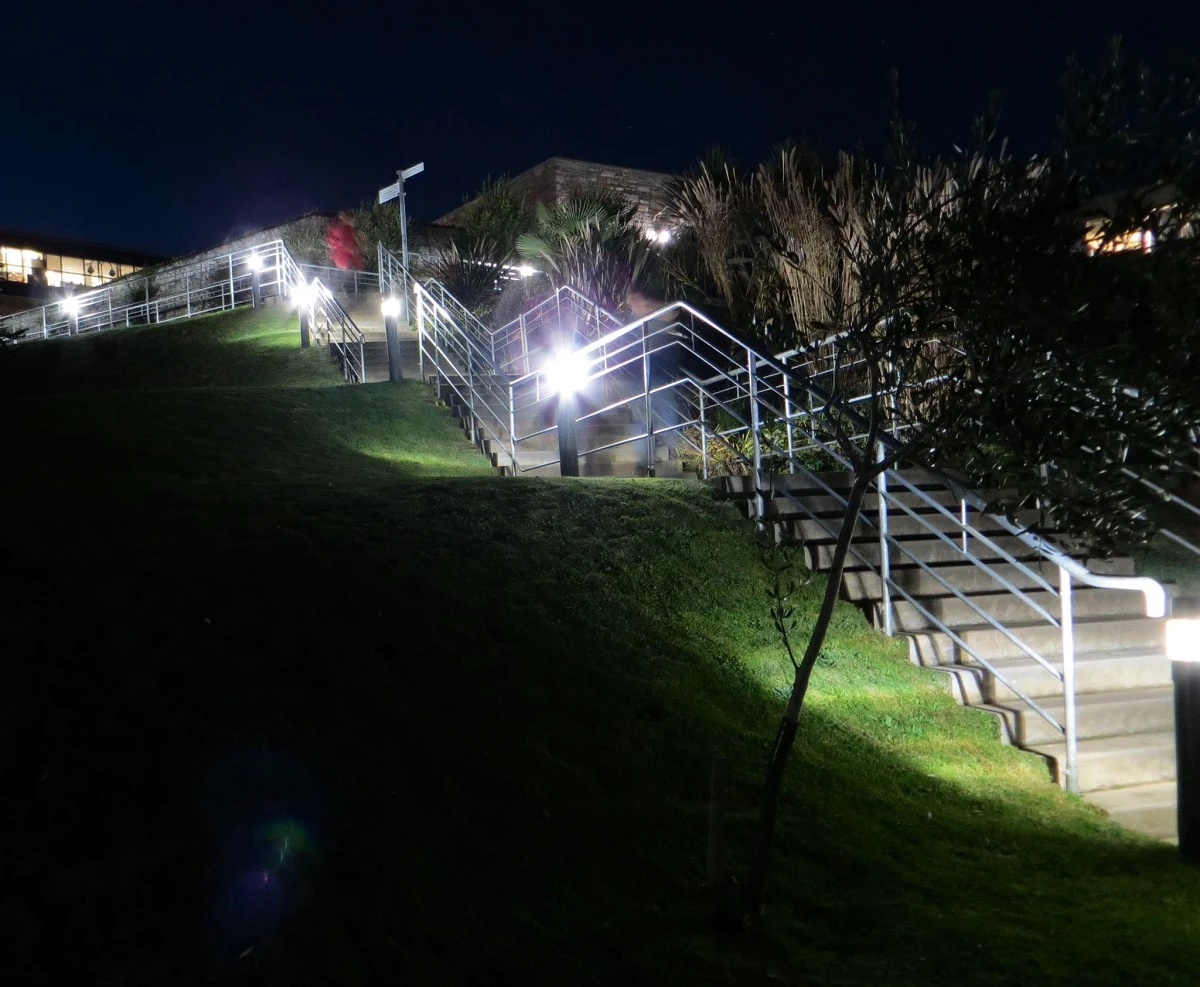 Chilham - Commercial Bollard Black Die-Cast Aluminium 960mm Tall 20w LED IP55 240v IK10 With Several Options Available - Image 7