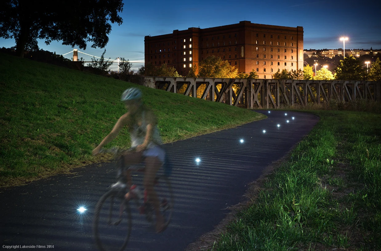 Solar LED Cycle Route Delineator - Red Flashing - Minimum Order Is 20. Ordered In Multiples Of 20 - Image 3