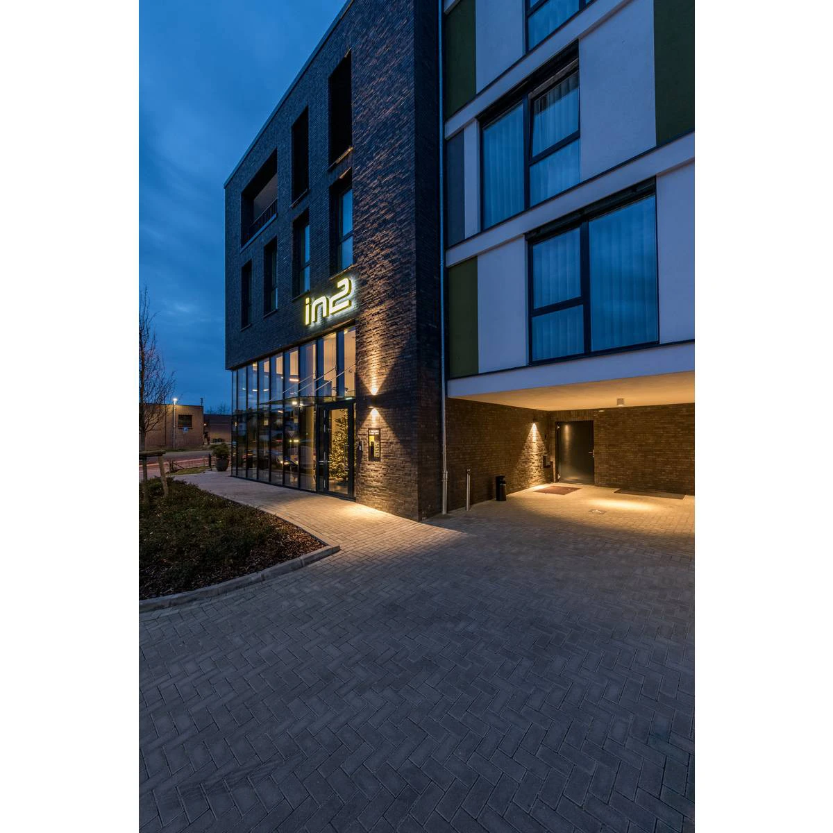 Big Theo Flood 240v - Outdoor Wall Light Anthracite Powder Coated Aluminium 42w 3000k IP44 Up And Down Wall Light - Image 7