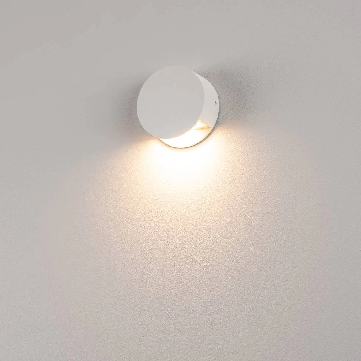 Pema LED - Outdoor Wall Light, 240v White Surface LED 4.7w, 3,000k, 125 Lumens, IP44 - Image 2