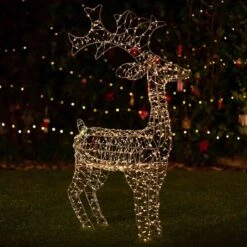 USB Solar Large Christmas Reindeer 960 LEDs In Dual White Colour Temperatures