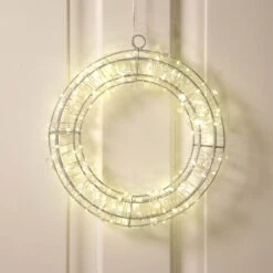 USB Solar Christmas Wreath 150 LEDs In Dual White Colour Temperatures
