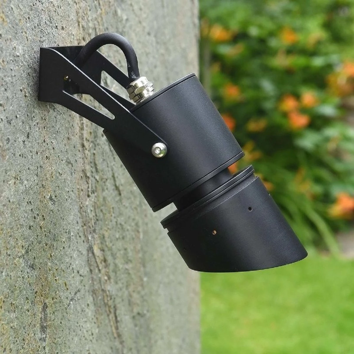 Titan 15 - 240v 15W IP65 3000K Black 15 Degree Spike Light - Image 5